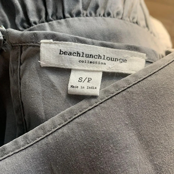 beachlunchlounge distressed gray ruffle sleeve and hem top, small - Picture 5 of 5